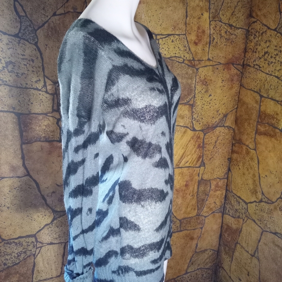 Dynamite Gray and Black V-Neck Sweater - Picture 3 of 4